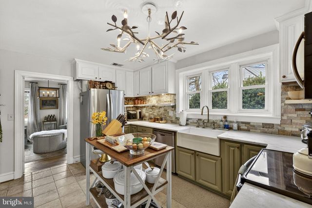 700 W WASHINGTON ST, Middleburg, VA 20117