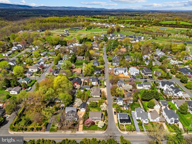 700 W WASHINGTON ST, Middleburg, VA 20117