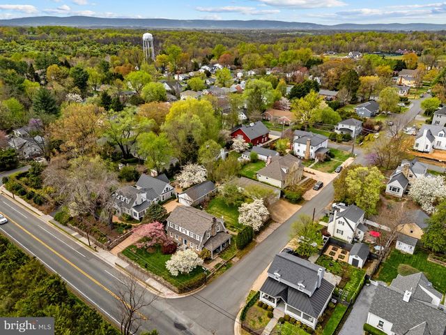 700 W WASHINGTON ST, Middleburg, VA 20117