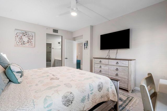 300 Uno Lago Drive 304, Juno Beach, FL 33408