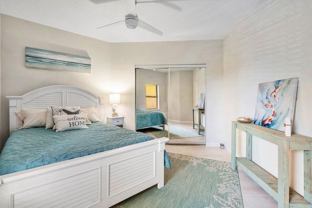 300 Uno Lago Drive 304, Juno Beach, FL 33408