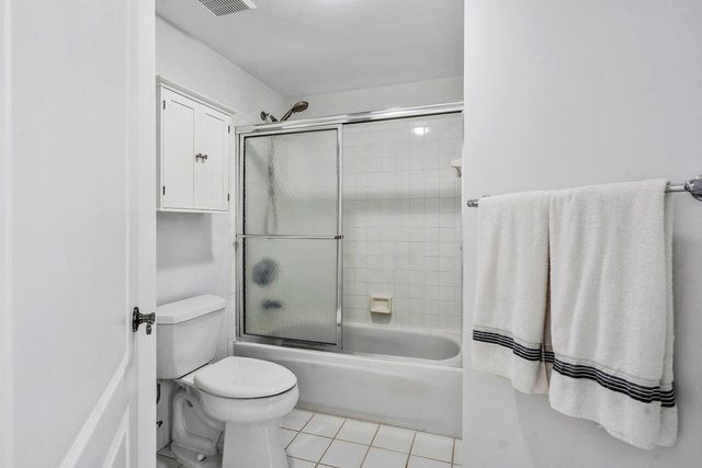300 Uno Lago Drive 304, Juno Beach, FL 33408