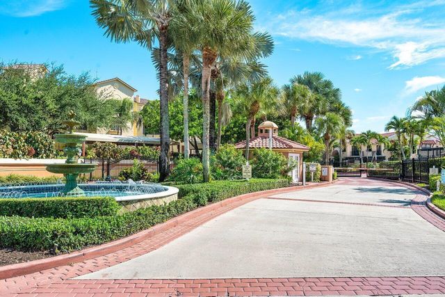 300 Uno Lago Drive 304, Juno Beach, FL 33408