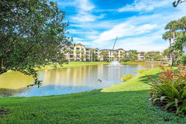 300 Uno Lago Drive 304, Juno Beach, FL 33408