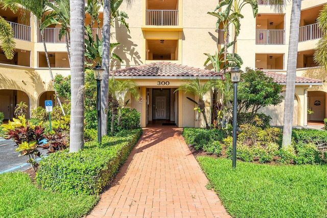 300 Uno Lago Drive 304, Juno Beach, FL 33408