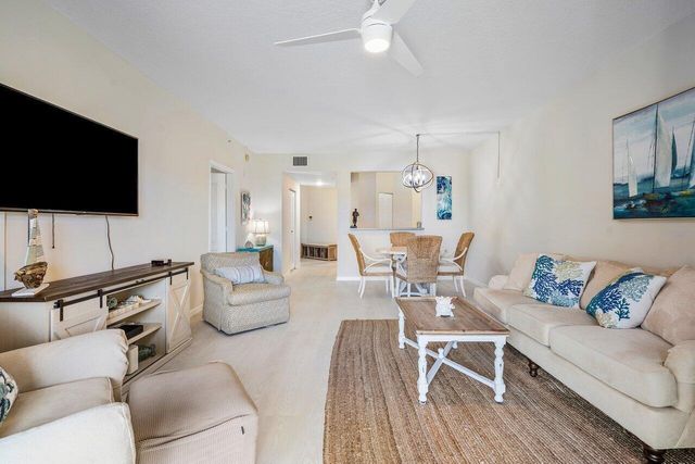 300 Uno Lago Drive 304, Juno Beach, FL 33408