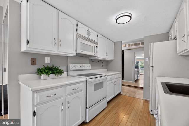 218 DEERPARK CT, Marlton, NJ 08053