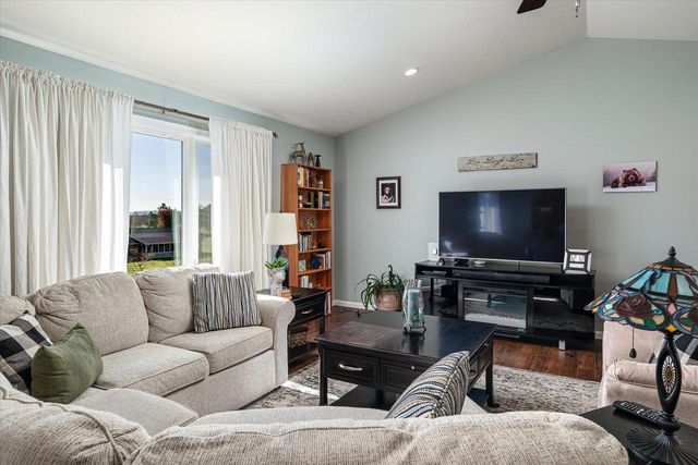 W7579 Castle Heights DRIVE, Holmen, WI 54636