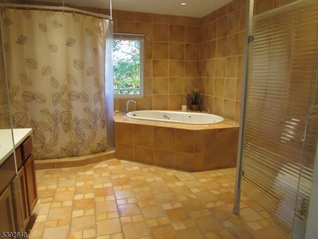 52 Chopin Dr, Wayne Twp., NJ 07470