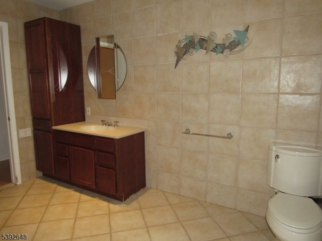 52 Chopin Dr, Wayne Twp., NJ 07470