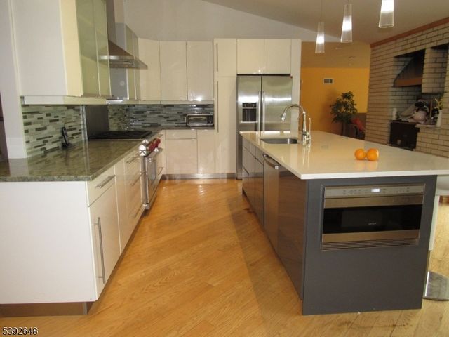 52 Chopin Dr, Wayne Twp., NJ 07470