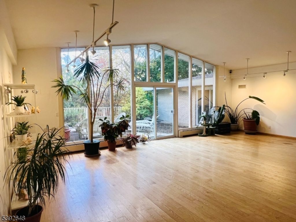 52 Chopin Dr, Wayne Twp., NJ 07470