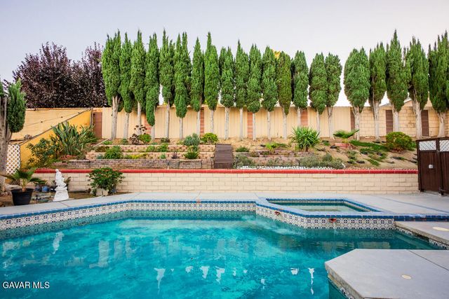 23132 Posada Drive, Santa Clarita, CA 91354