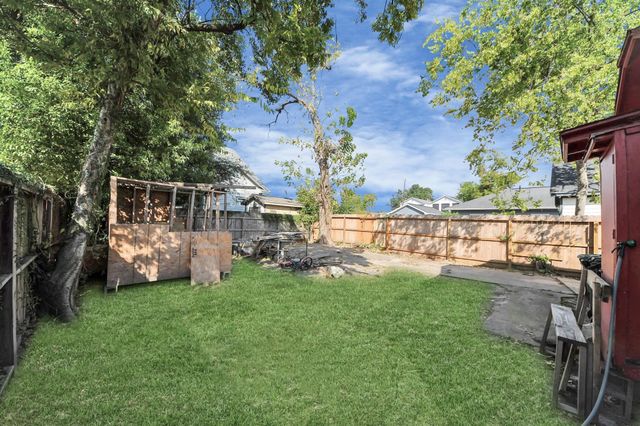919 E 32nd Street, Houston, TX 77022