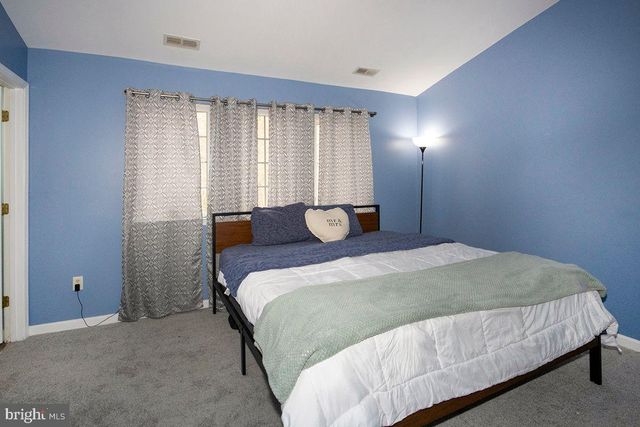 100 COLTS NECK DR, Sicklerville, NJ 08081