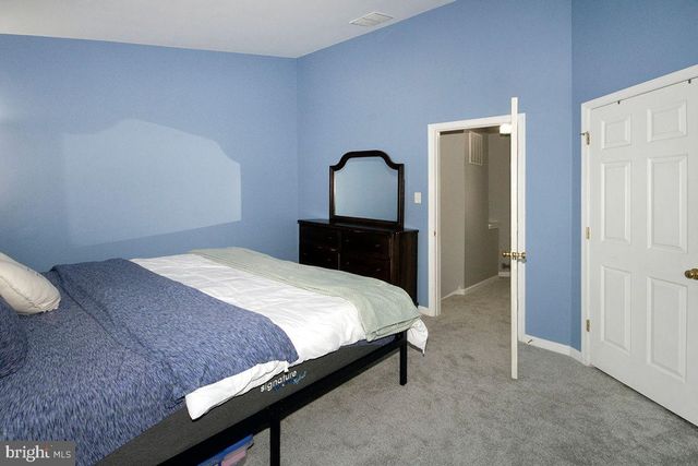 100 COLTS NECK DR, Sicklerville, NJ 08081