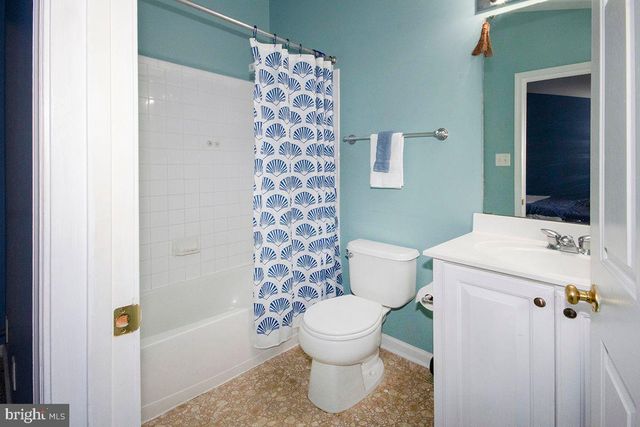 100 COLTS NECK DR, Sicklerville, NJ 08081