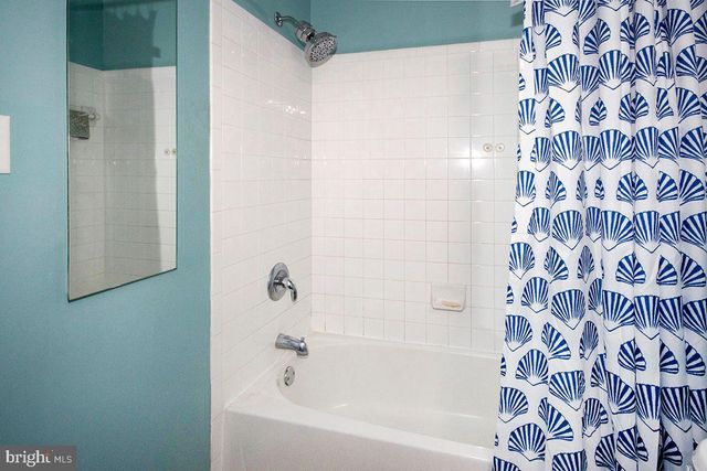 100 COLTS NECK DR, Sicklerville, NJ 08081