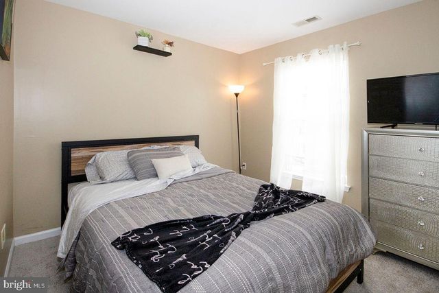 100 COLTS NECK DR, Sicklerville, NJ 08081