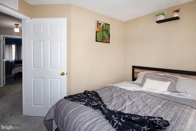 100 COLTS NECK DR, Sicklerville, NJ 08081