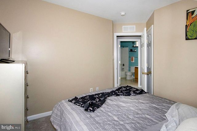 100 COLTS NECK DR, Sicklerville, NJ 08081