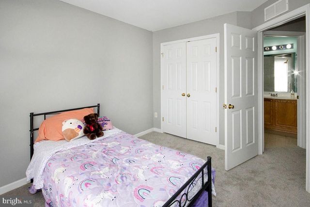 100 COLTS NECK DR, Sicklerville, NJ 08081