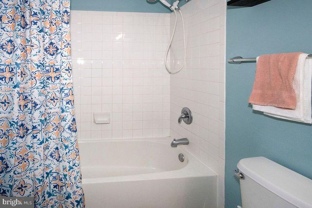 100 COLTS NECK DR, Sicklerville, NJ 08081