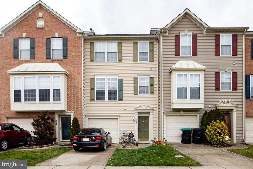 100 COLTS NECK DR, Sicklerville, NJ 08081