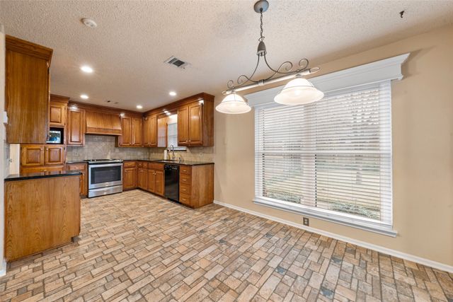 712 N Old Robinson Road, Robinson, TX 76706