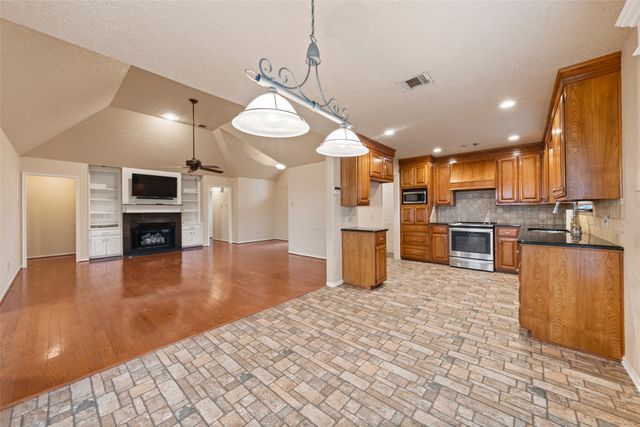 712 N Old Robinson Road, Robinson, TX 76706