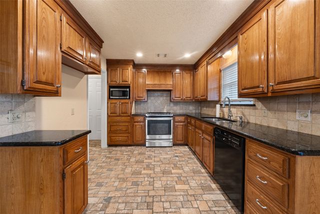 712 N Old Robinson Road, Robinson, TX 76706