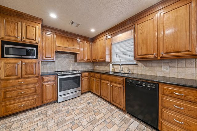 712 N Old Robinson Road, Robinson, TX 76706