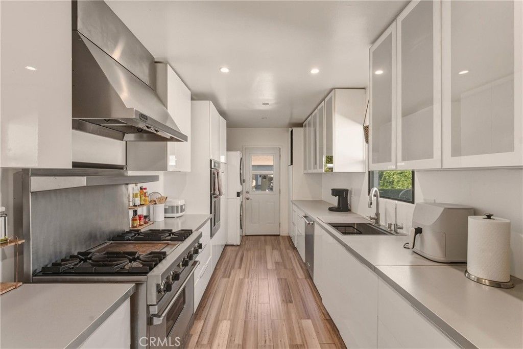 Image 8 of property listing at 4417 McNab Avenue, Lakewood, CA 90713