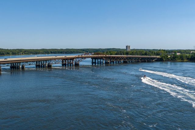 24 LITTLE BAY Drive, Dover, NH 03820