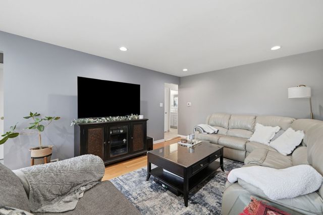 3349 N Osage Avenue, Chicago, IL 60634