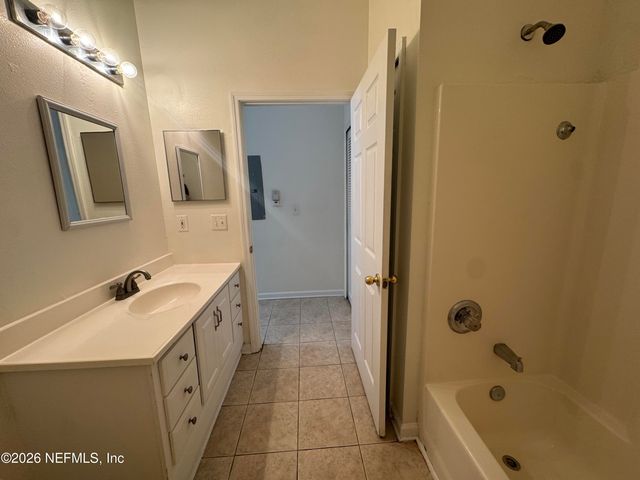 5151 PLAYPEN Drive 7-3, Jacksonville, FL 32210