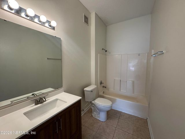 5151 PLAYPEN Drive 7-3, Jacksonville, FL 32210