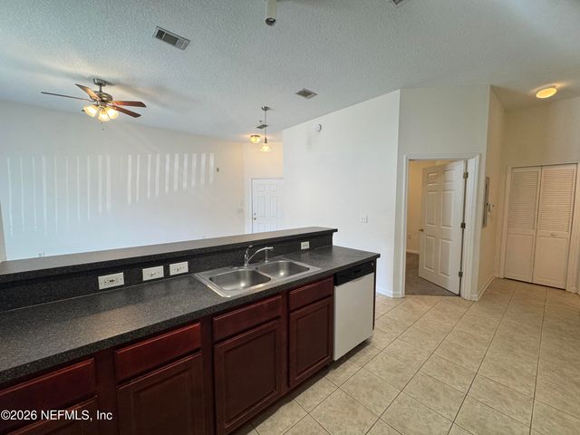 5151 PLAYPEN Drive 7-3, Jacksonville, FL 32210