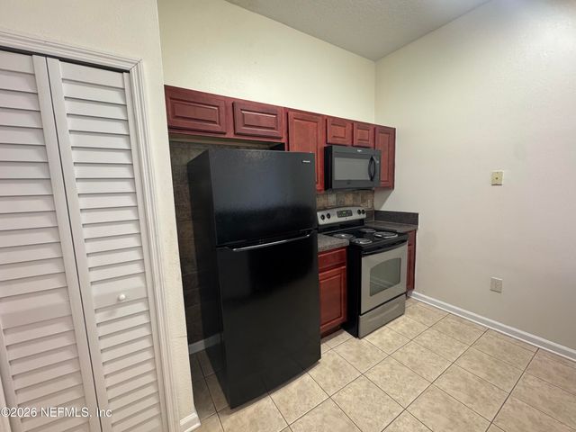 5151 PLAYPEN Drive 7-3, Jacksonville, FL 32210