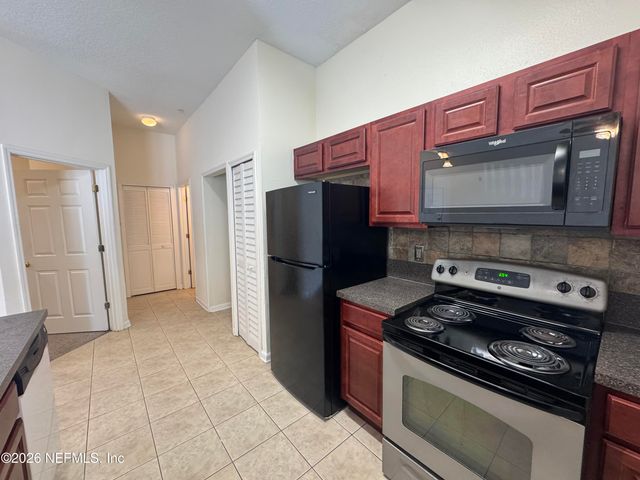 5151 PLAYPEN Drive 7-3, Jacksonville, FL 32210