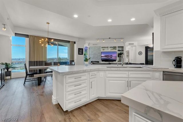 9101 Alta Drive 204, Las Vegas, NV 89145