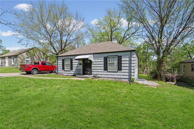 7622 Sni -A- Bar Road, Kansas City, MO 64129
