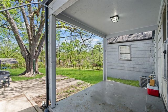 7622 Sni -A- Bar Road, Kansas City, MO 64129
