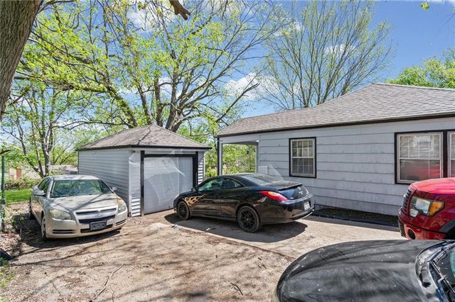 7622 Sni -A- Bar Road, Kansas City, MO 64129