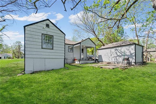7622 Sni -A- Bar Road, Kansas City, MO 64129