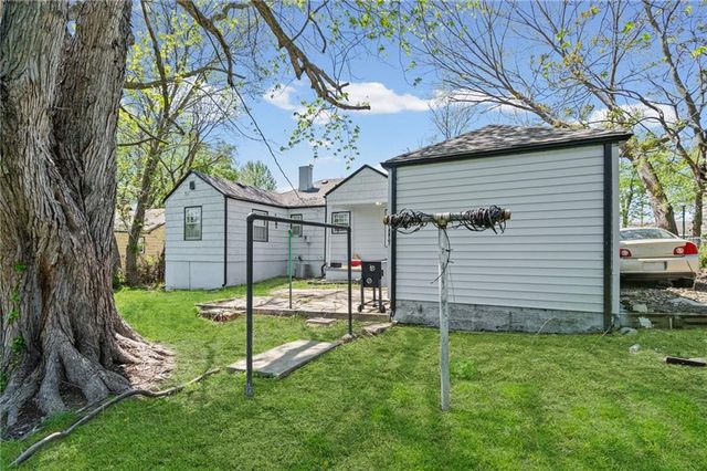 7622 Sni -A- Bar Road, Kansas City, MO 64129