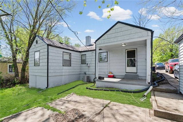 7622 Sni -A- Bar Road, Kansas City, MO 64129