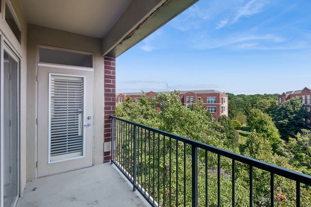 660 Prestwick Lane 507, Wheeling, IL 60090