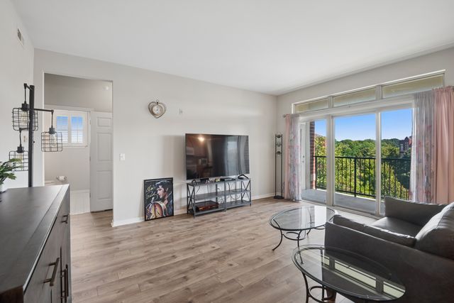 660 Prestwick Lane 507, Wheeling, IL 60090