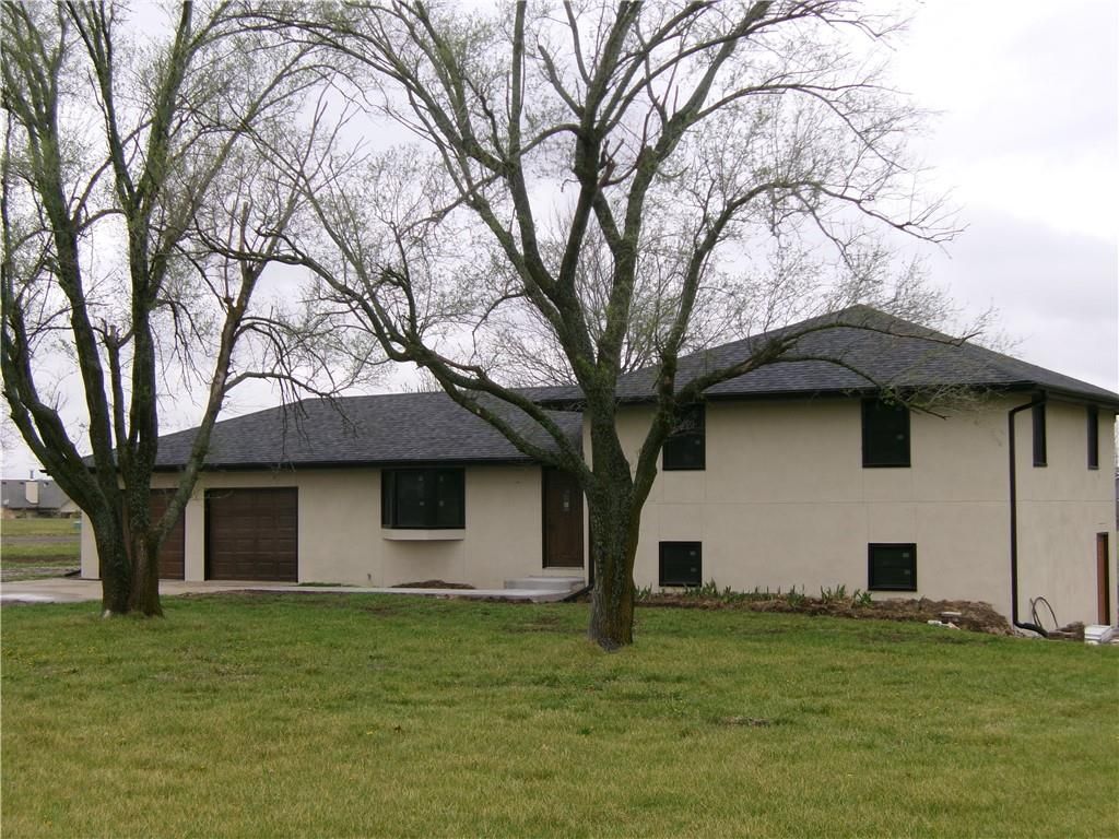 62 Walnut Street, Garden City, MO 64747